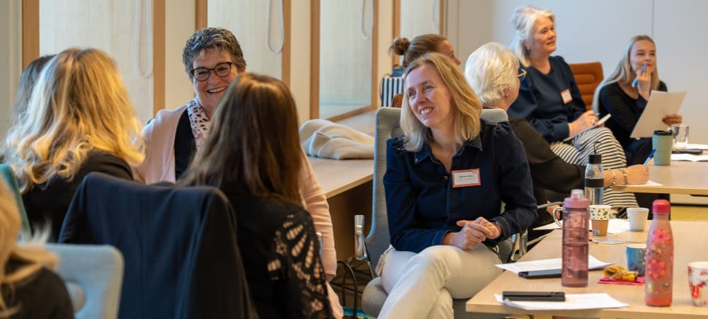 Afbeelding 1 van 3 van Een zaal vol actieve deelnemers