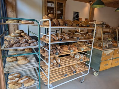 Van droom tot dorpsbakkerij: waar brood en training mensen verbinden